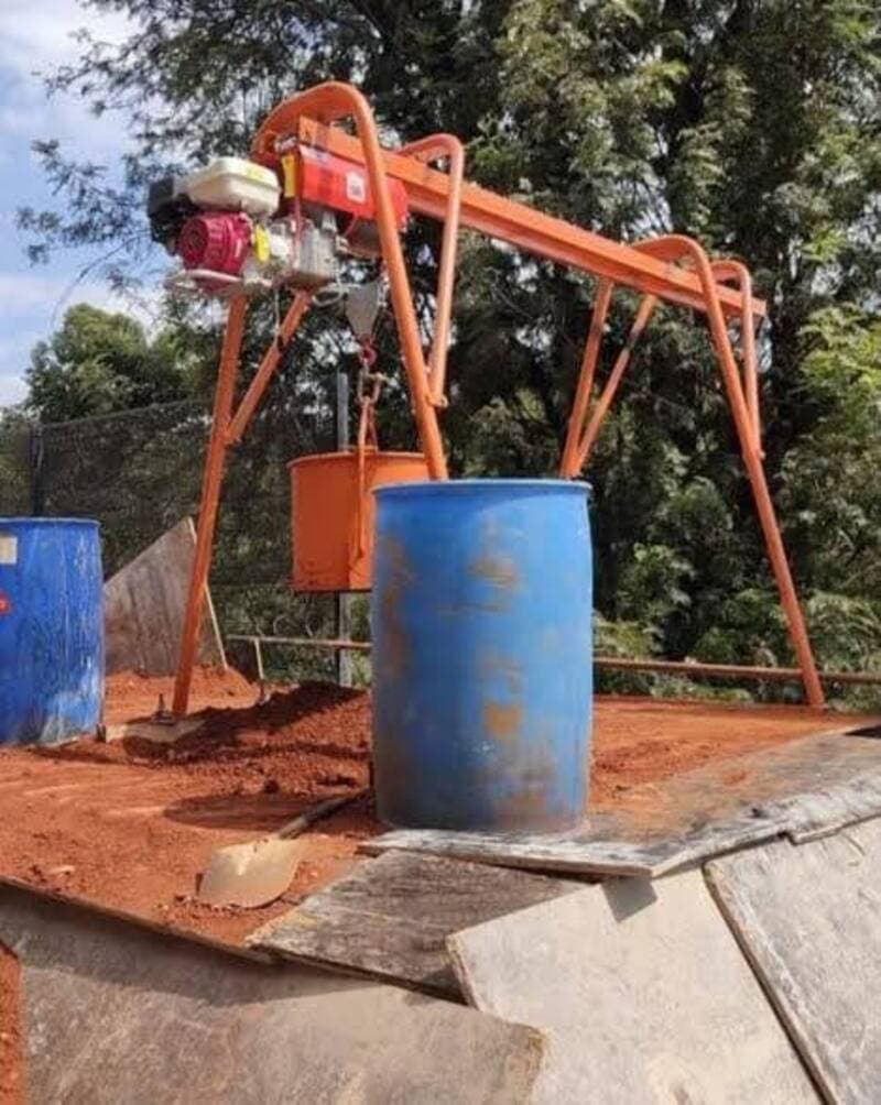 Hoist Crane & Buckets